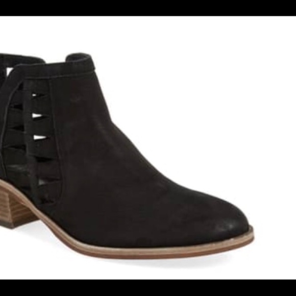 Vince Camuto Shoes - Vince Camuto Black suede booties